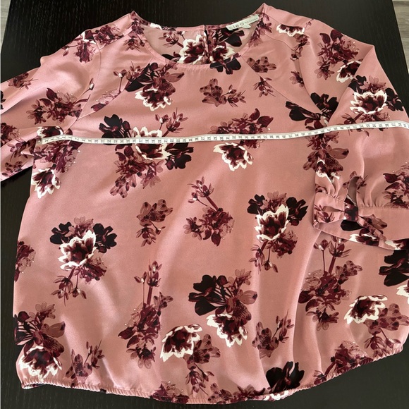 Summer blouse - Picture 2 of 2